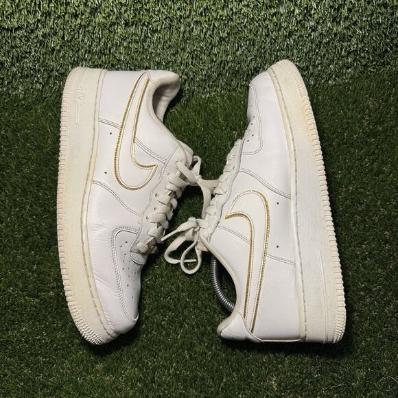 Size 10 - Nike Air Force 1 07 ESS Metallic Gold W - Picture 3 of 7